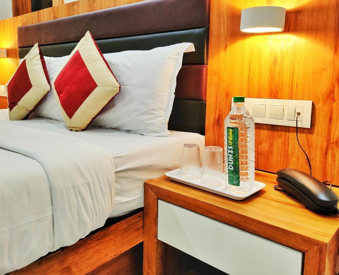 Gateway Suites Mumbai  Buitenkant foto